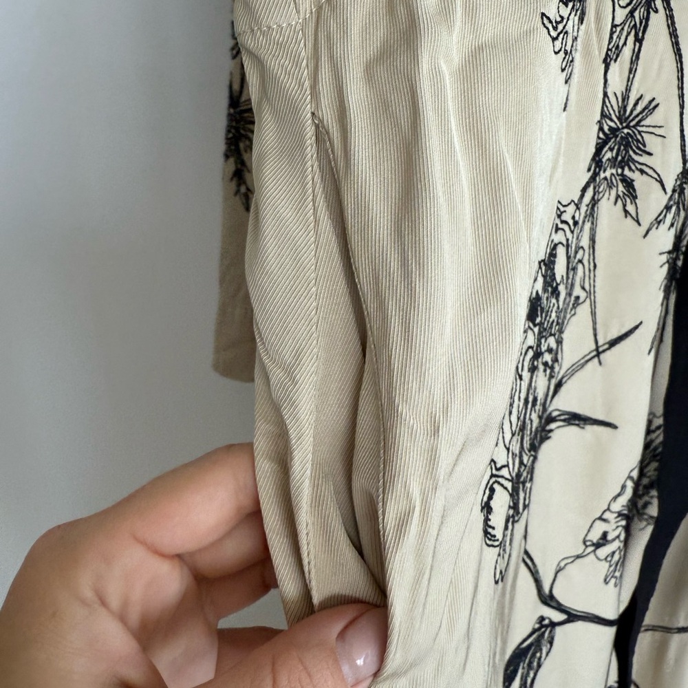 Floral Print Kimono Robe - Black and Tan. Size S-M. Premium collection H&M. - Picture 10 of 12